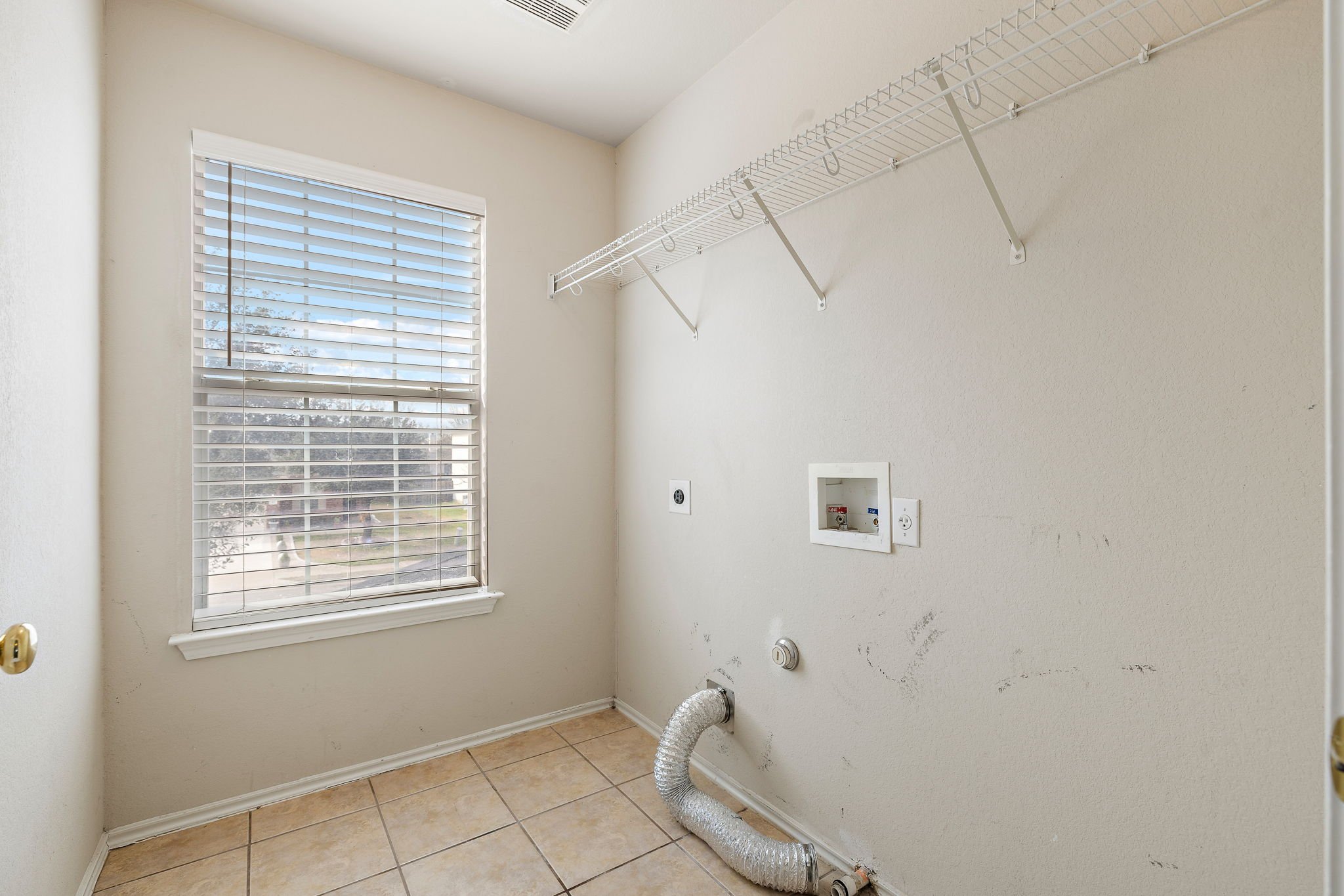 24-web-or-mls-114 Almquist St KCP 021826 - 11.jpg