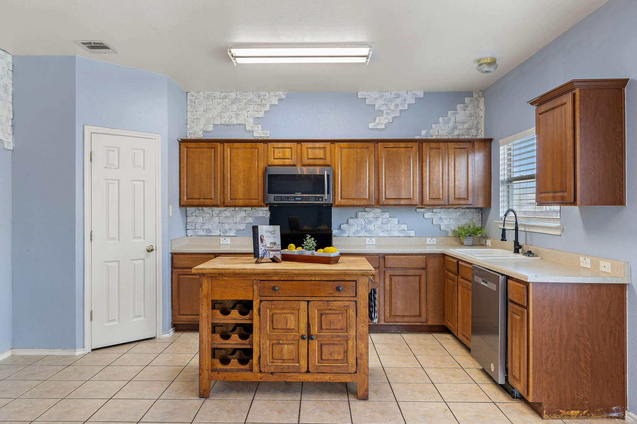 11-web-or-mls-114 Almquist St KCP 021826 - 118.jpg