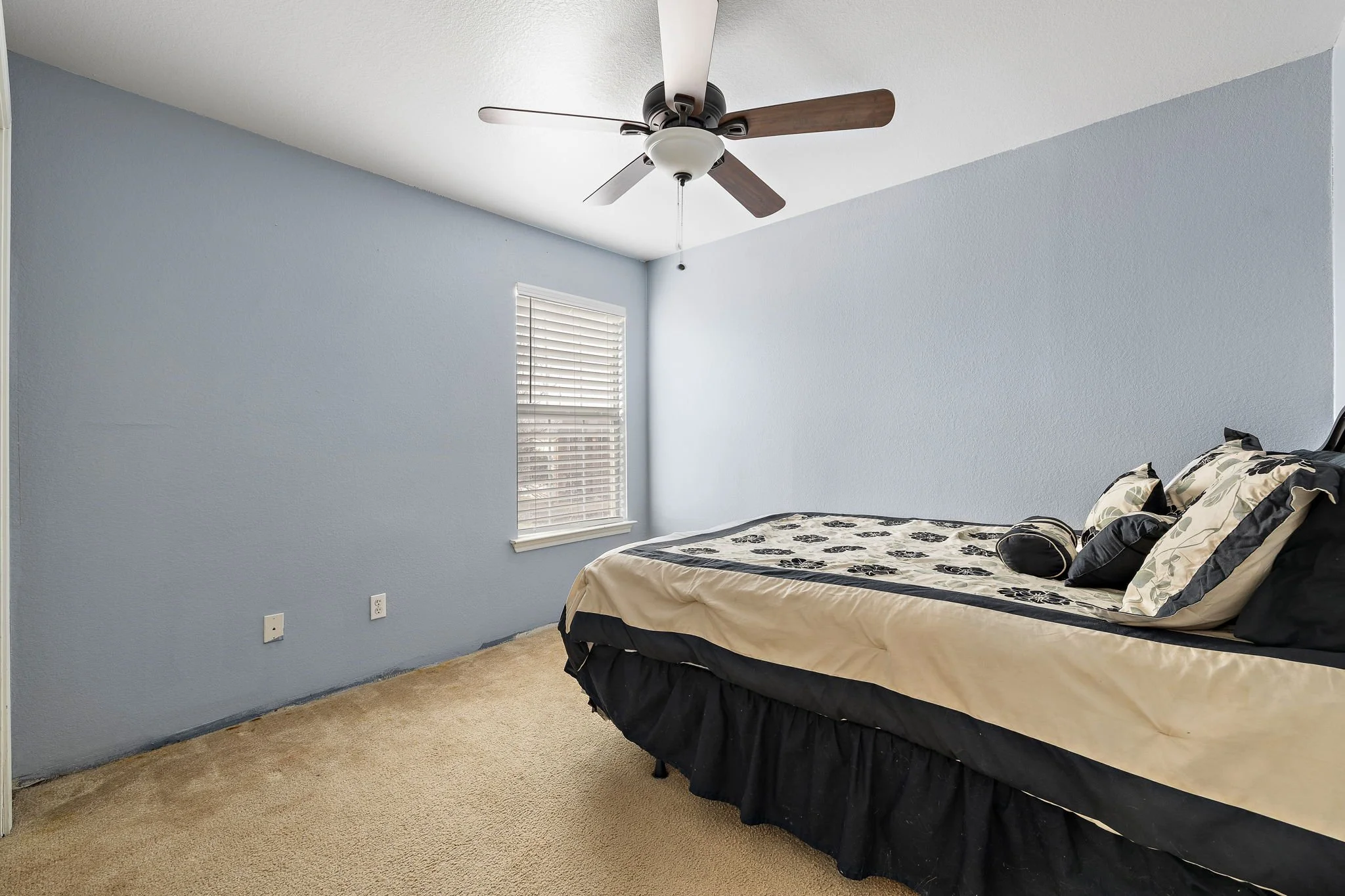 20-web-or-mls-114 Almquist St KCP 021826 - 5.jpg