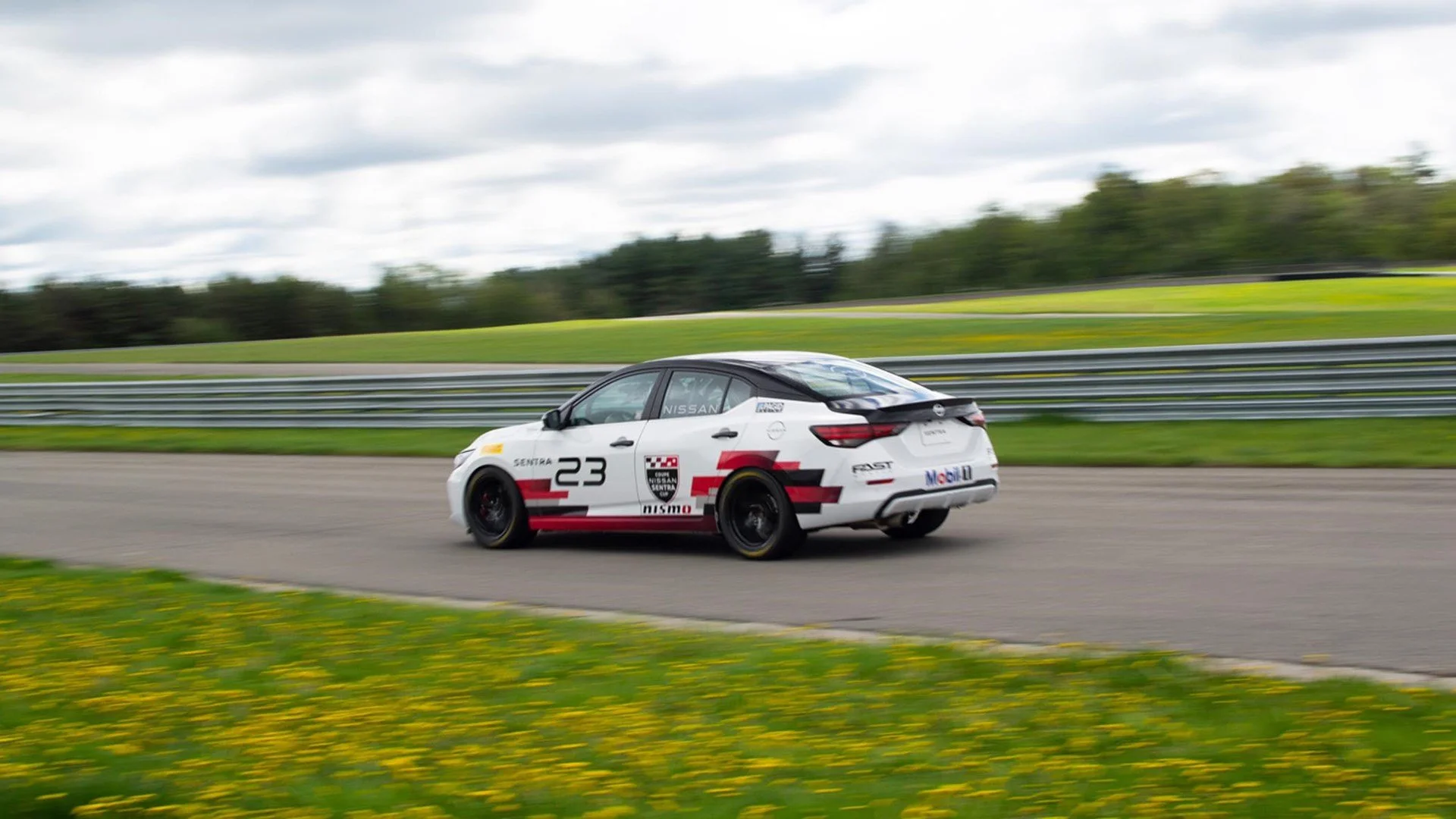 How Canadian Nissan dealers benefit from the return of auto racing