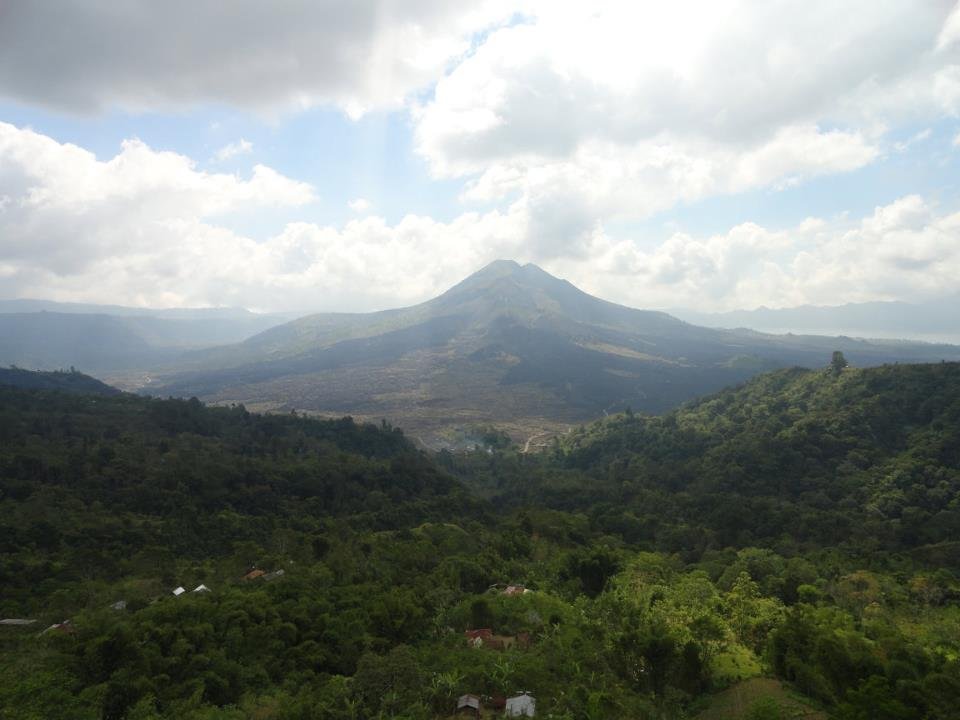 Ubud-mountains .jpg
