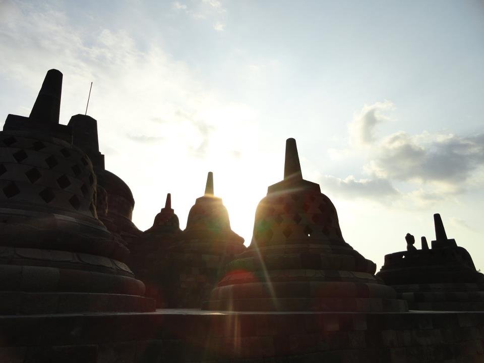 Borobudur-Temple-sunset.jpg