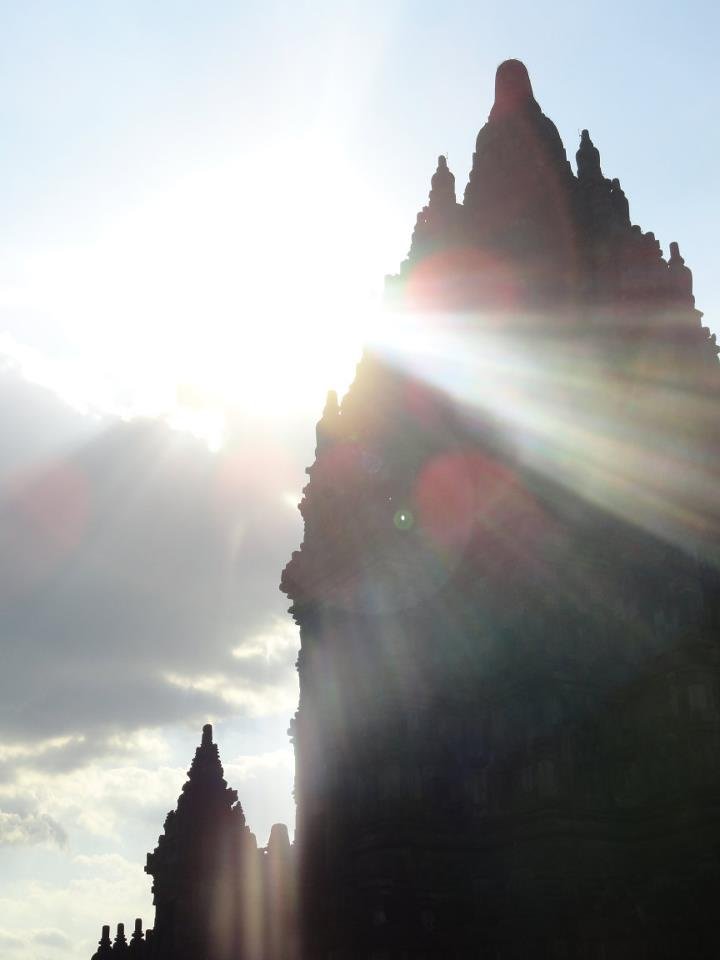 Prambanan-Temple-Sunrays.jpg