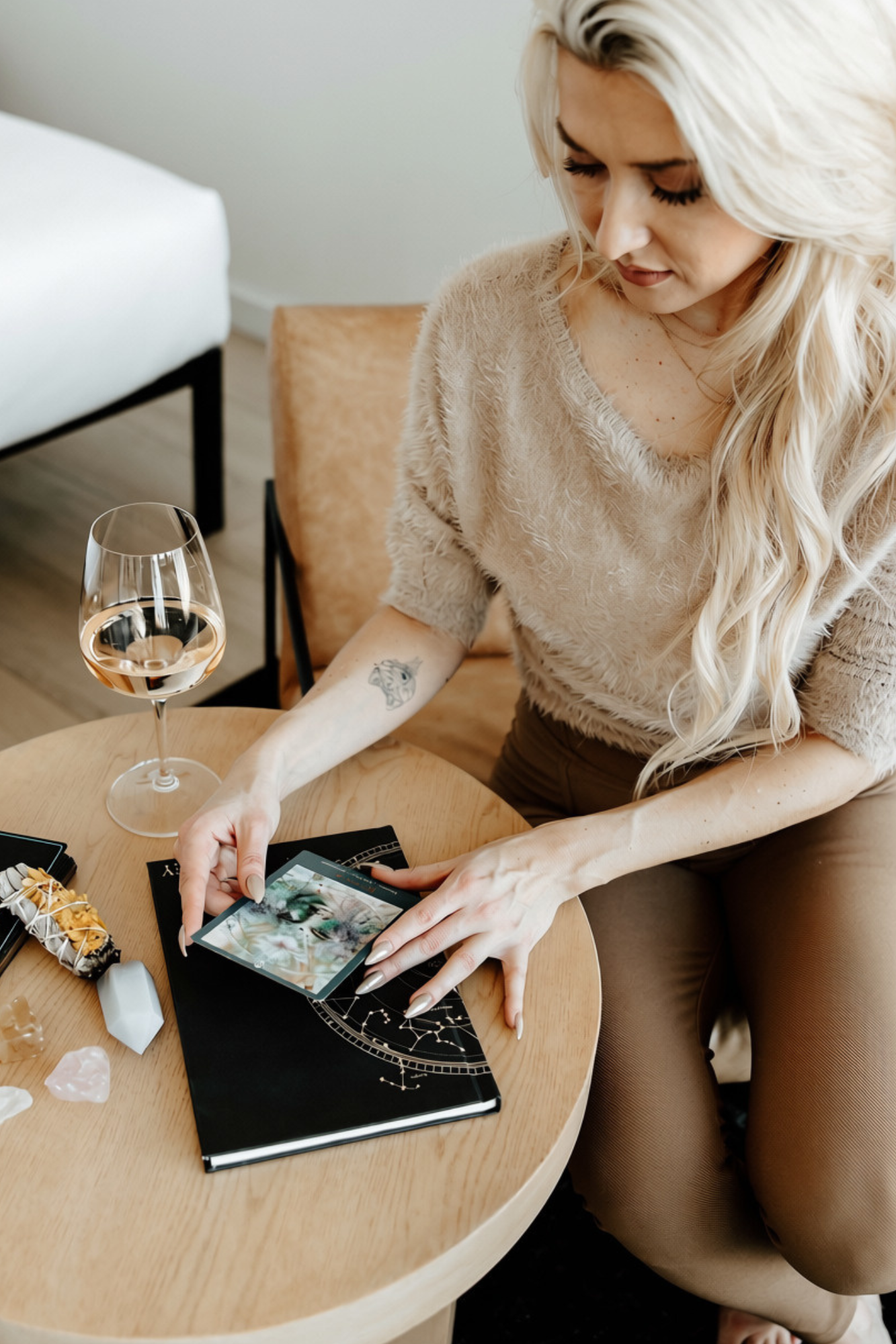 Ashley Bella Astrology. Professional Astrologer. Astrology and Wine pairings. Astrology Readings. Zodiac Signs. Birth chart. Group astrology events. Minnesota Astrologer. 
