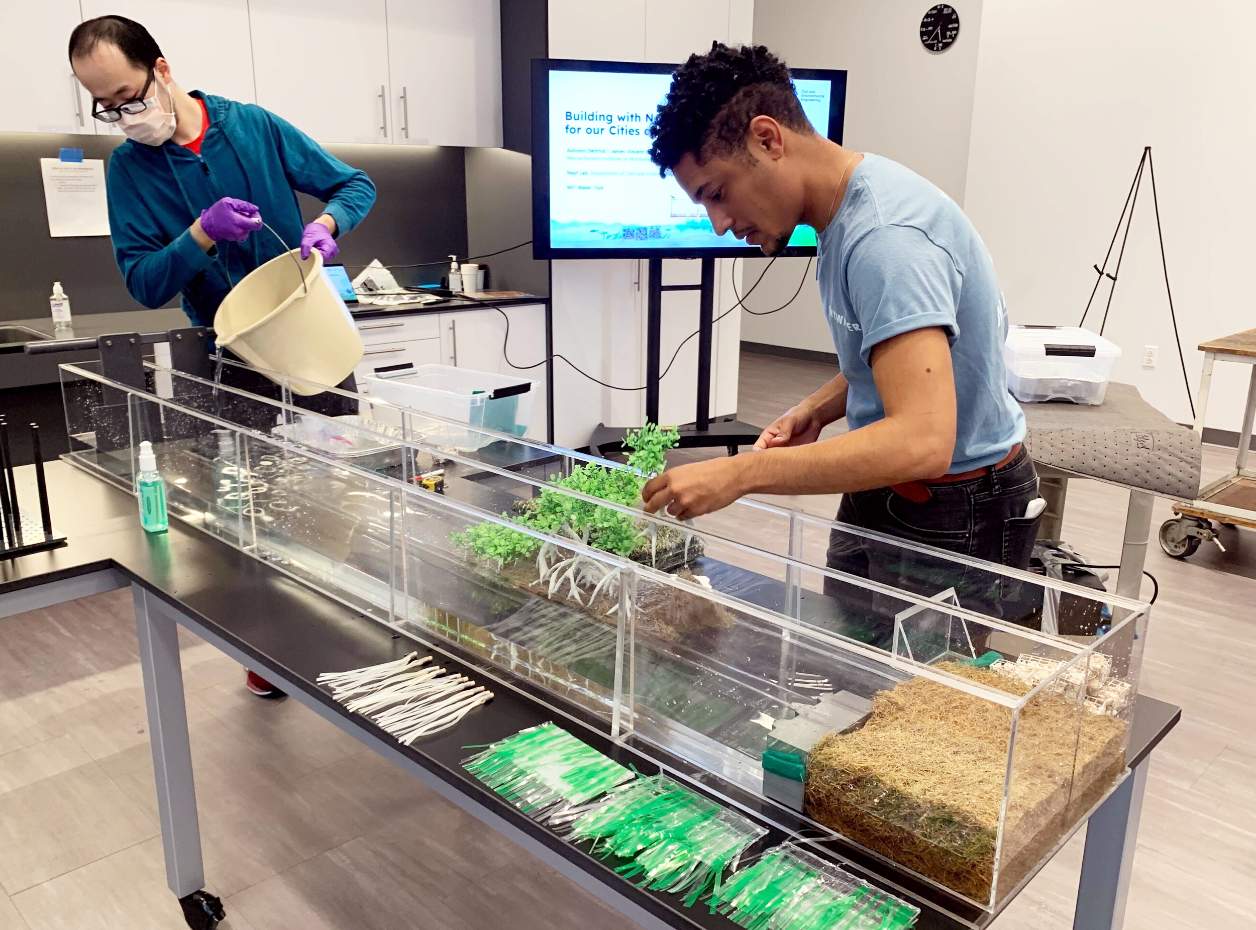 Tabletop wave flume demonstration for Cambridge Science Festival, Oct 2022