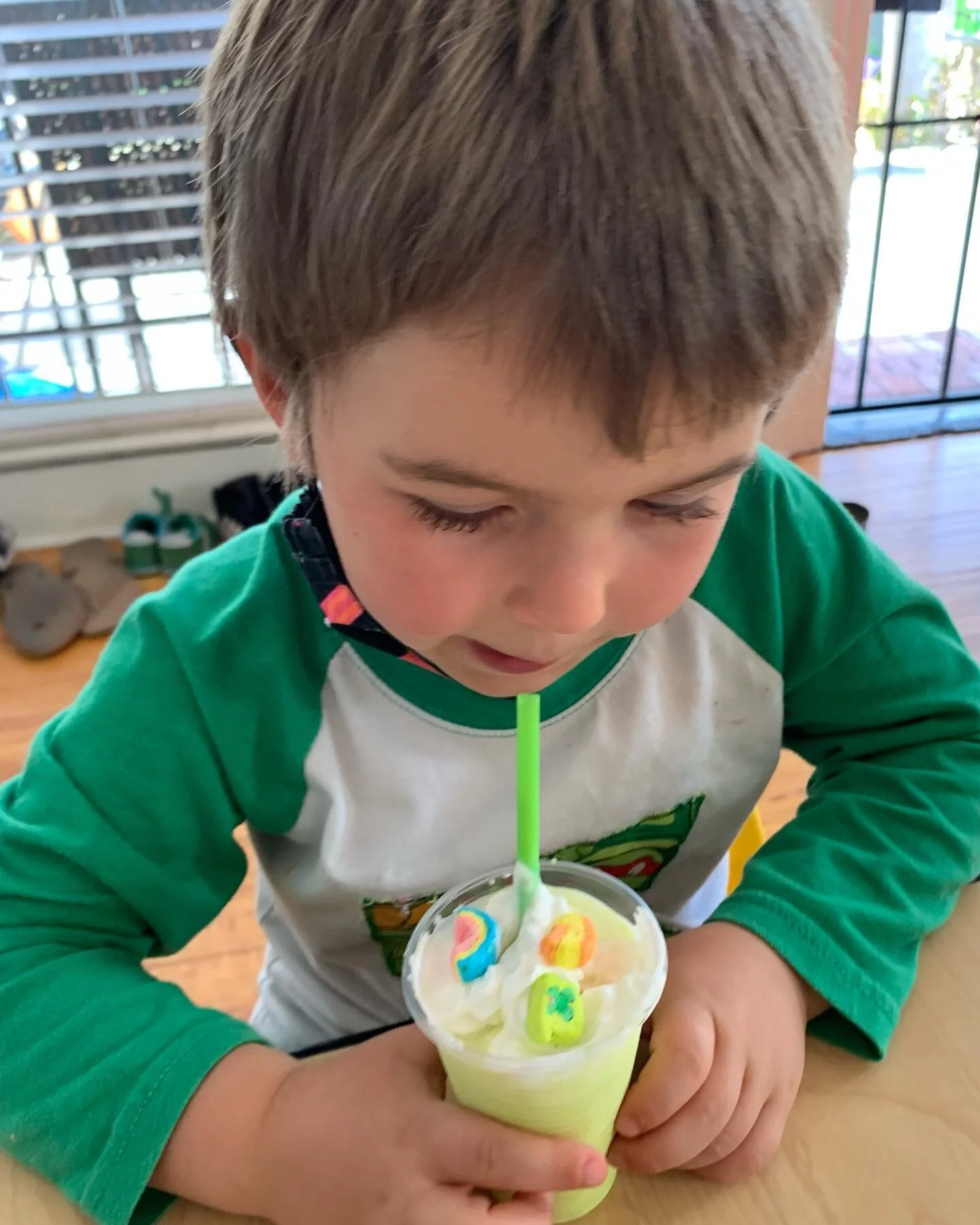 Today we made rainbow fruit salads and 
shamrock shakes for snack
Such a yummy treat😋🌈🍀

#feeltherainbow🌈 
#tastetherainbow🌈 
#learningcolors 
#learningthroughplay 
#healthyrecipes 
#teachinghealthyhabits 
#preschoolactivities 
#toddleractivitie