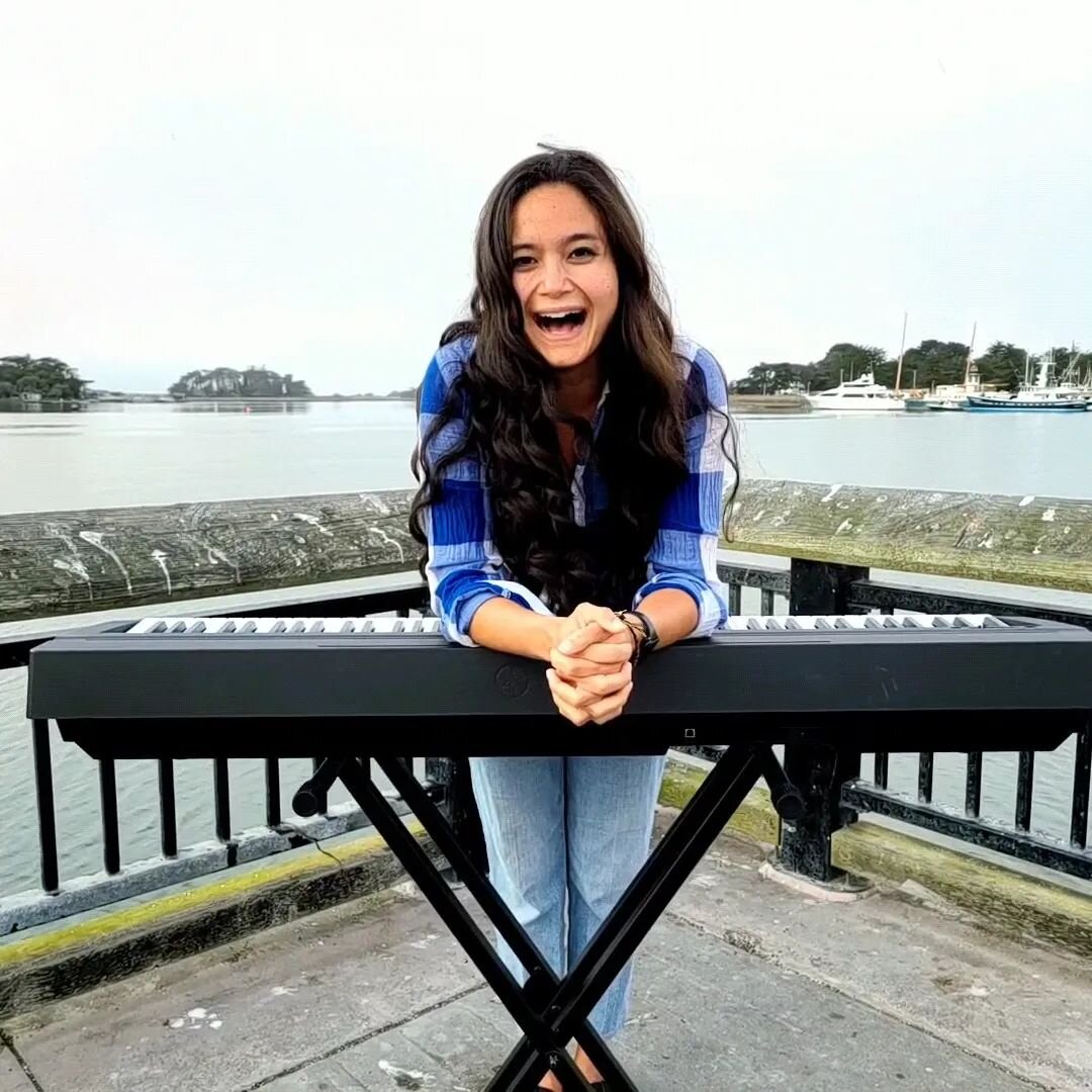Mid-laugh photos are my favorite. I hope in whatever uncertainty or hard thing you're in, you find moments to laugh and let go a little. 💙

#pianoteacher #piano #humboldt #humboldtcounty #eureka #arcata #Mckinleyville #music
