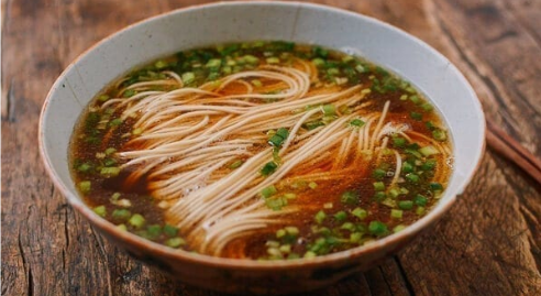 Yangchun noodles?” (TLN: A type of wheat-based noodles served in a soy sauce-flavored soup, it doesn't include any meat or vegetable toppings, except for chopped scallions as a garnish.)