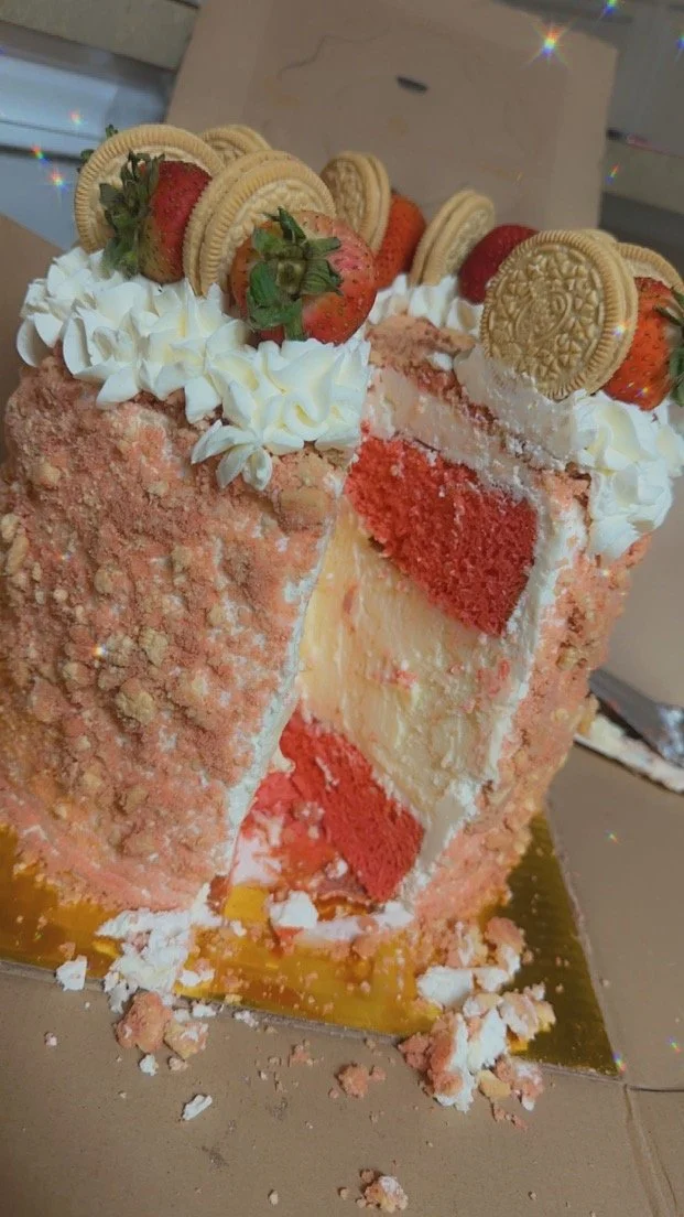 strawberry crunch shortcake cheescake