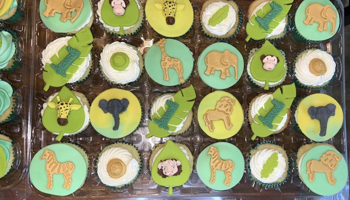 Cupcakes with fondant toppers