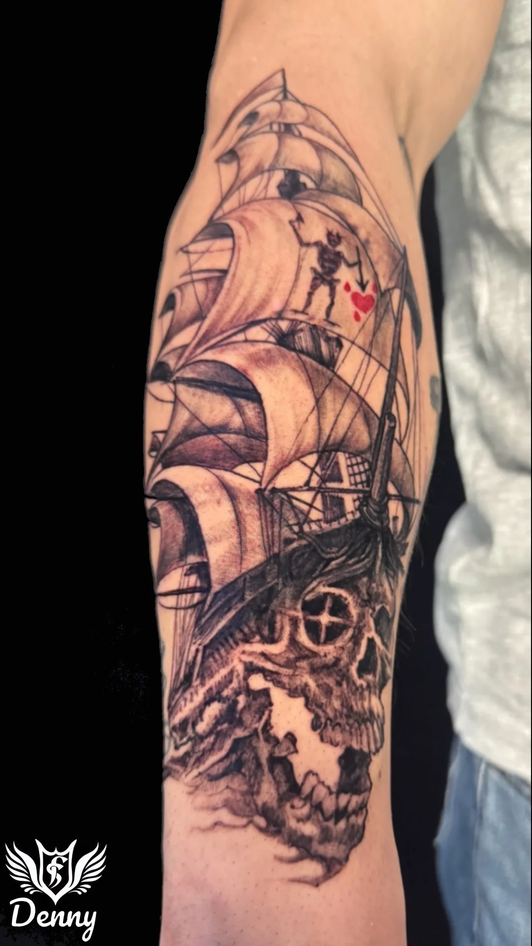 Black and Grey Skull Pirate Ship by Denny-min.JPG