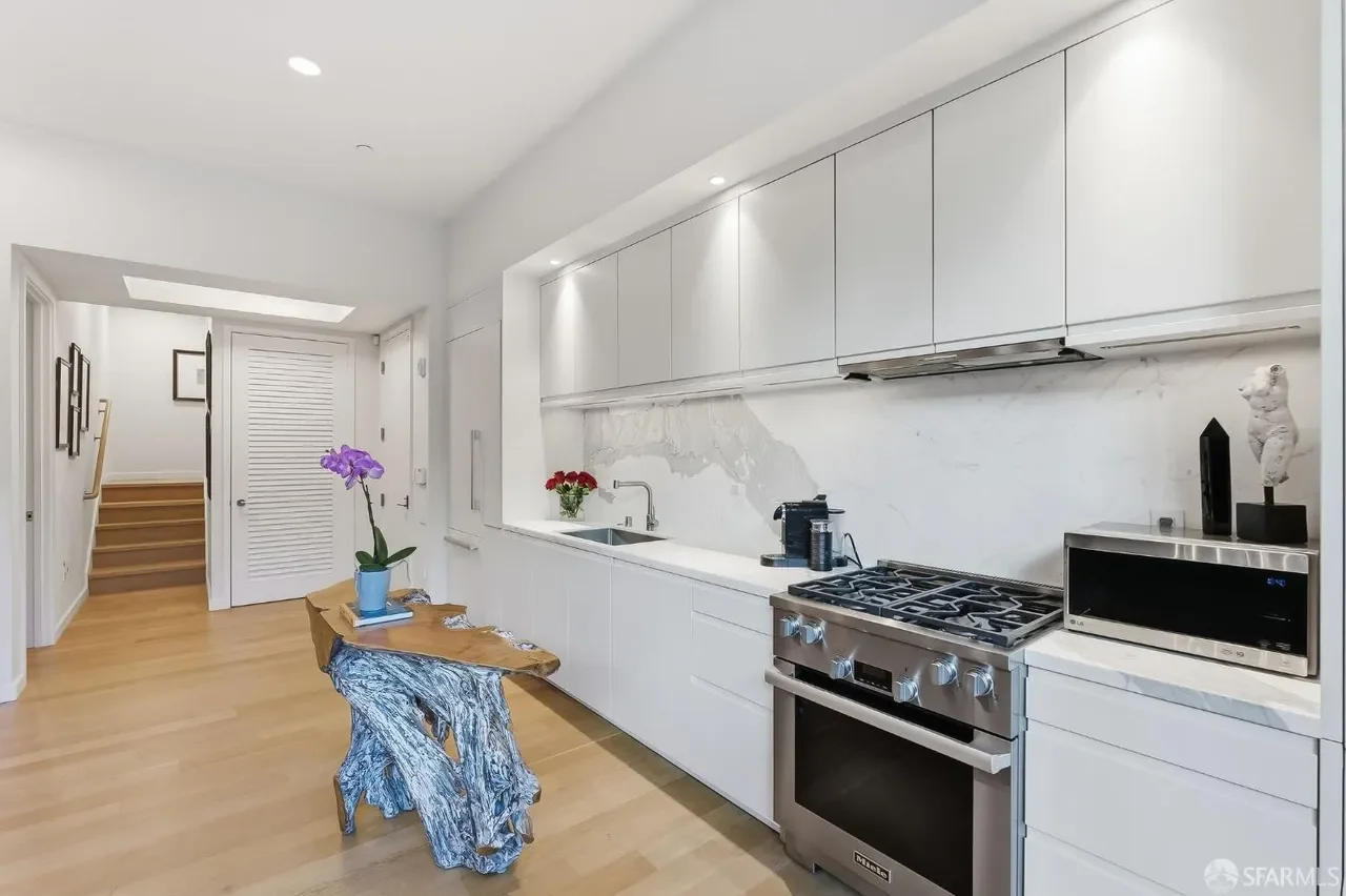 854 Capp St Unit 1 015.webp