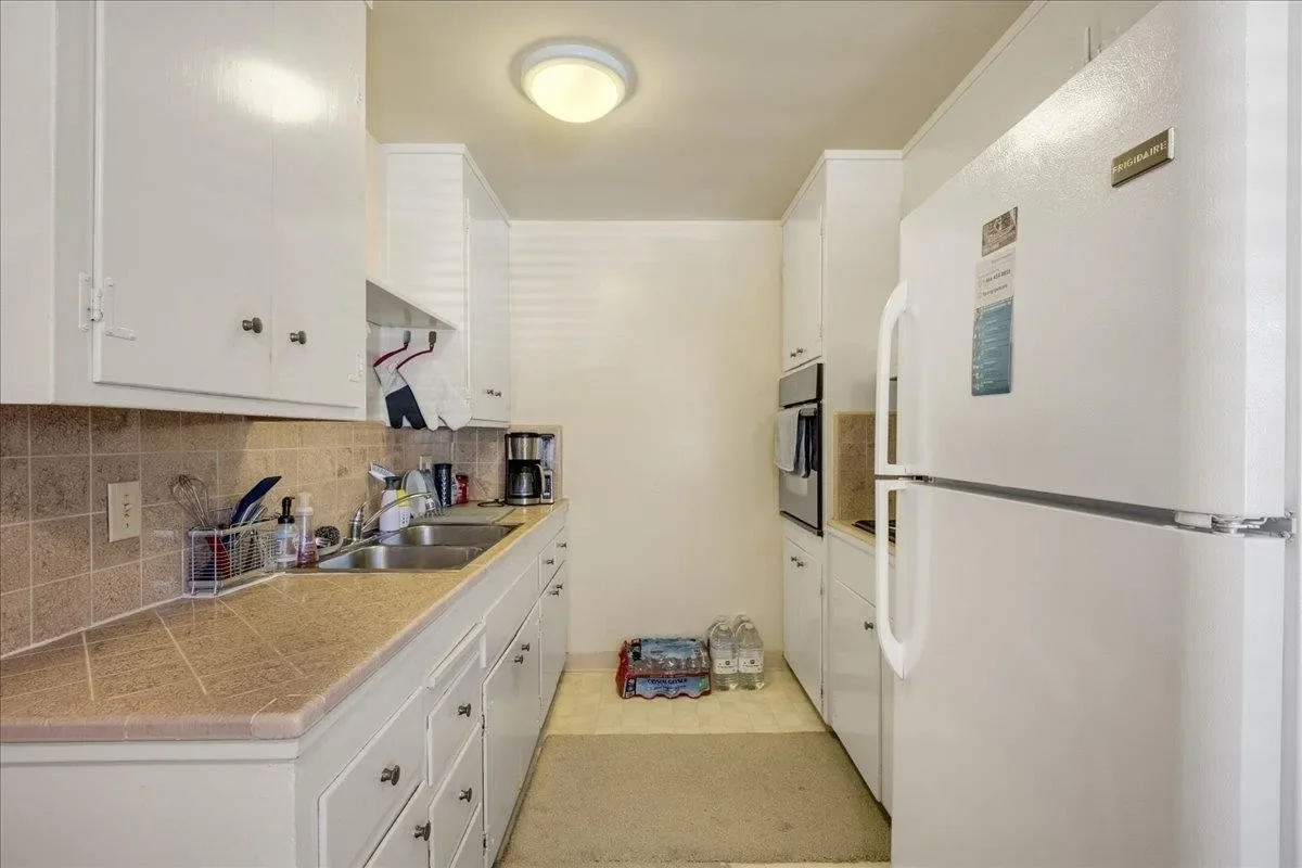 960 College Dr 004.webp