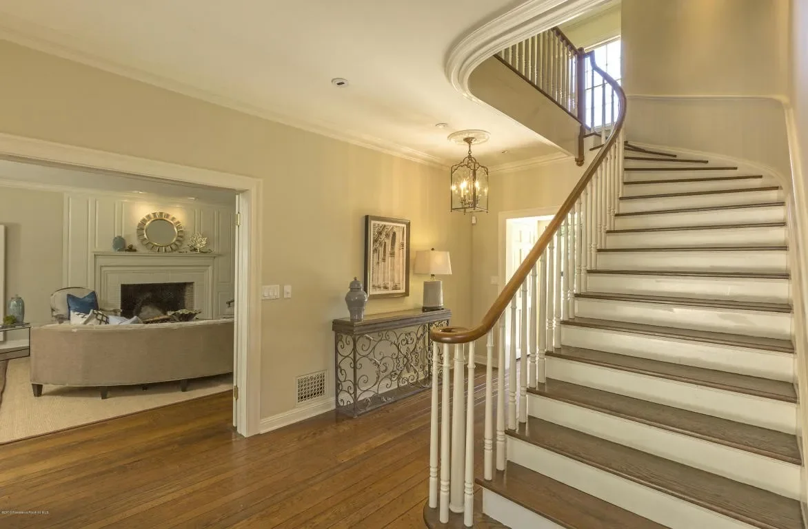 1351 Bedford Rd 005.webp