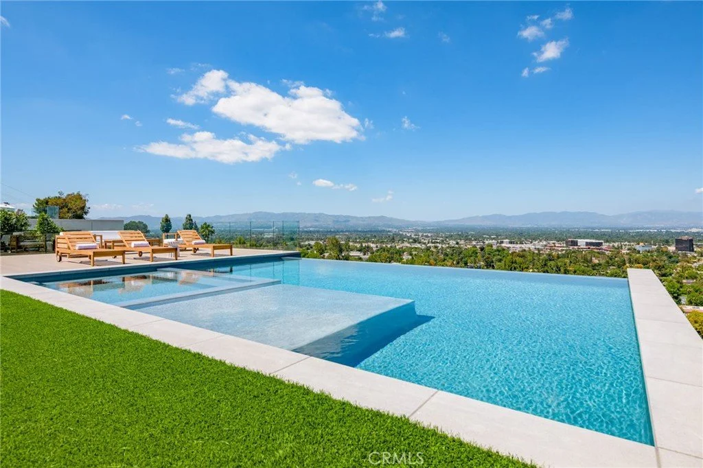 18807 Edleen Dr 048.jpg