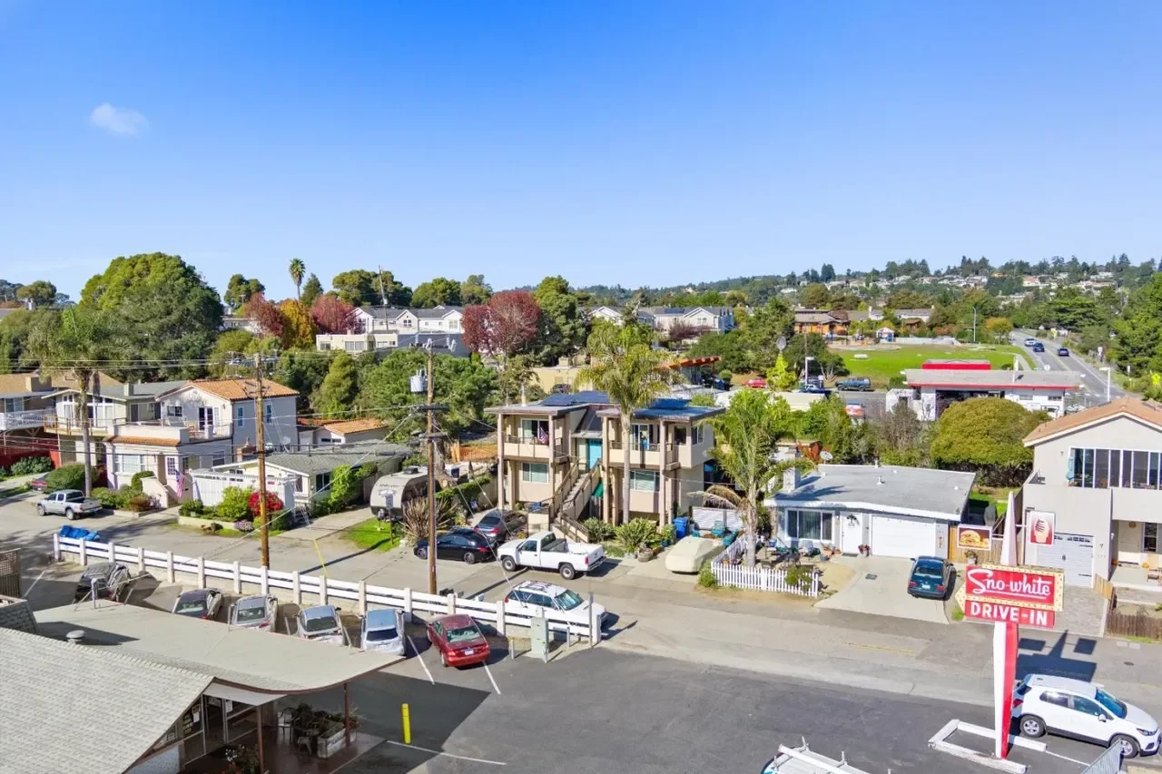 526 Harriet Ave 034.webp