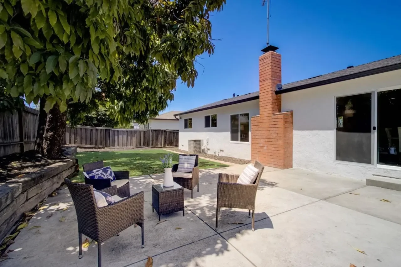 2829 Sand Point Dr 019.webp