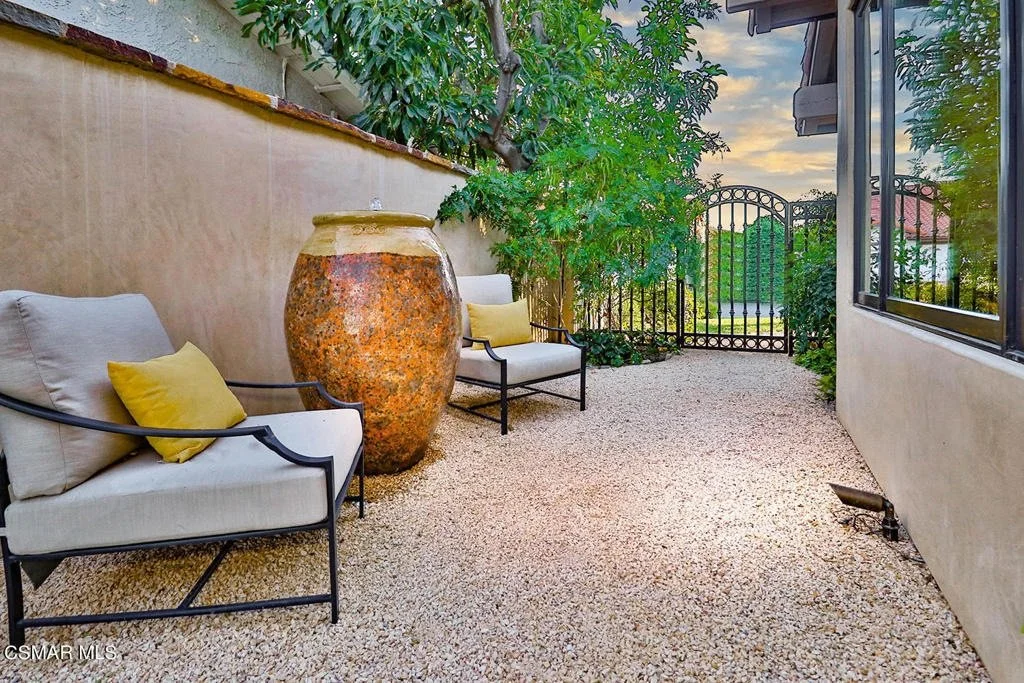 3425 Ridgeford Dr 003.jpg