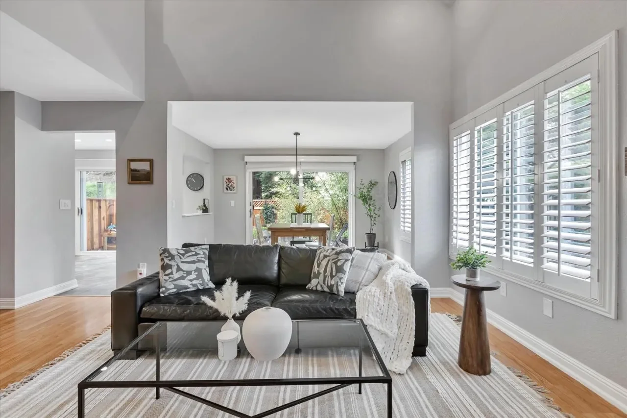 1704 Fountain Springs Cir 006.webp