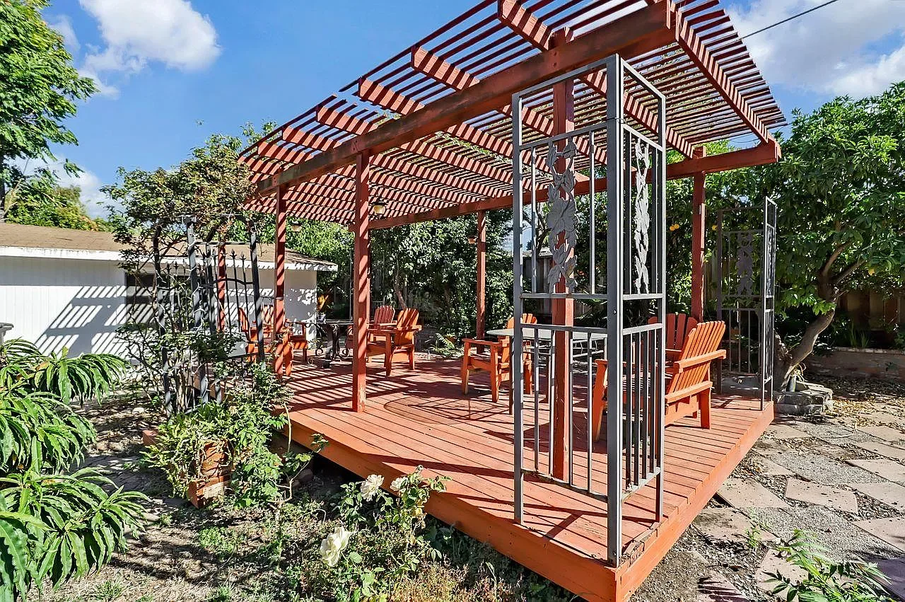 1223 Rose Ave 043.webp