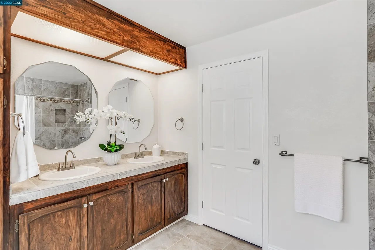 16640 Rolando Ave 026.webp