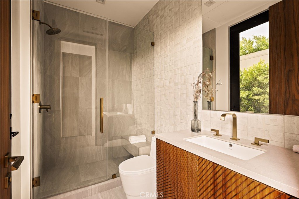 18807 Edleen Dr 043.jpg