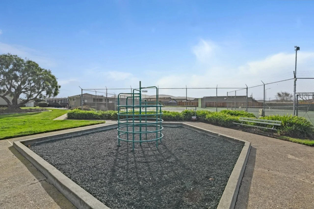 345 Coleridge Dr #93 047.jpg