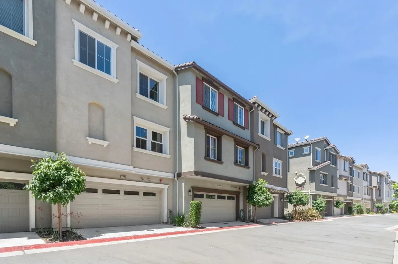 17982 Monterey St 025.webp