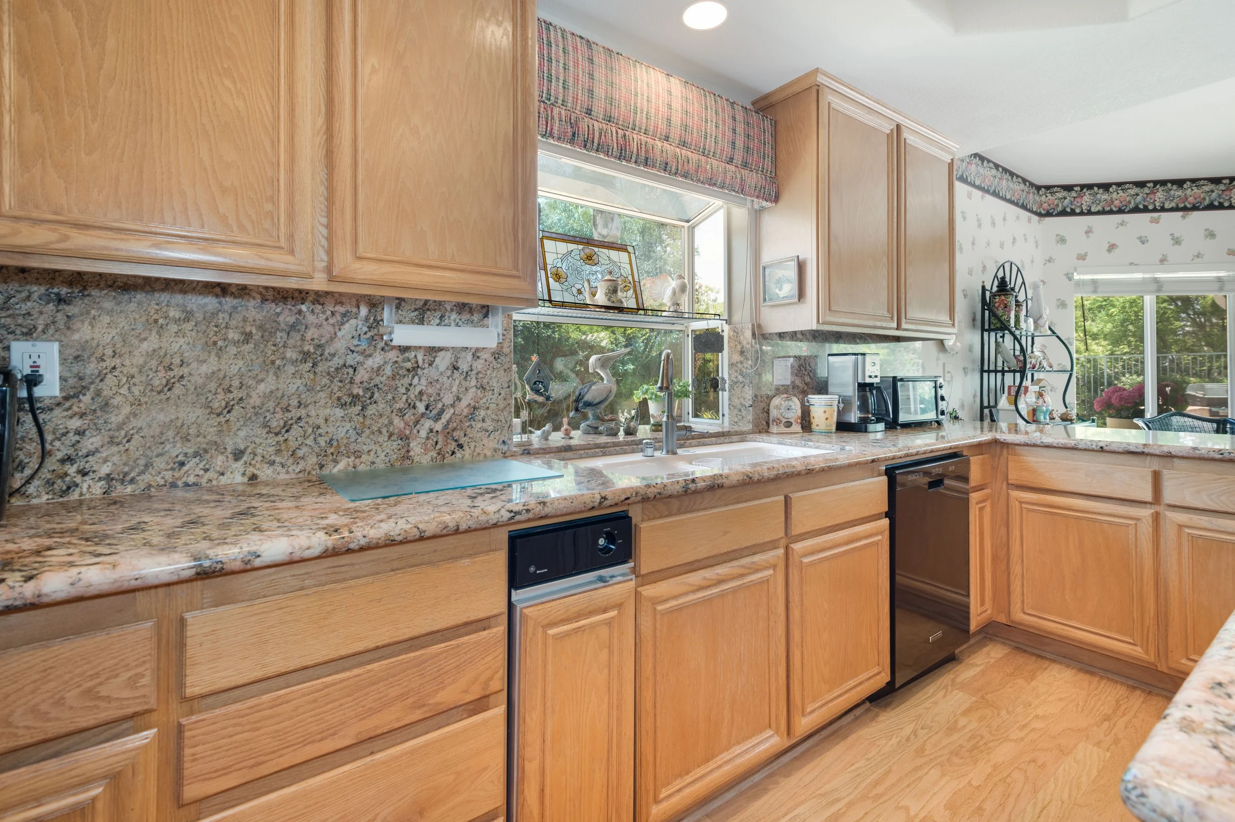 511 Meadowrun St kit1.jpg