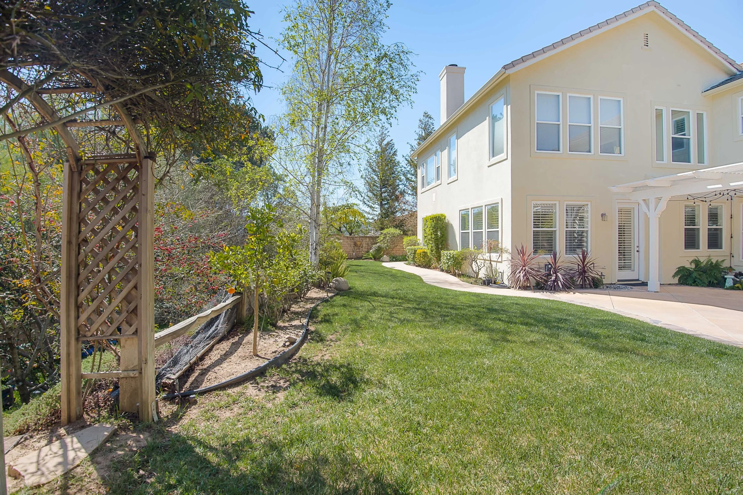 1068 N Country Club yd4.jpg