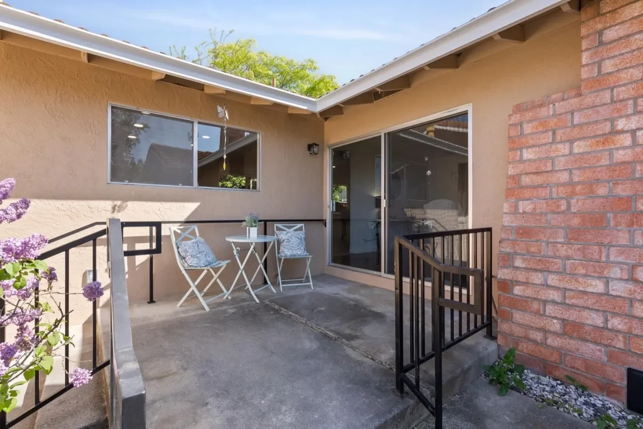 6672 Hampton Dr 037.webp