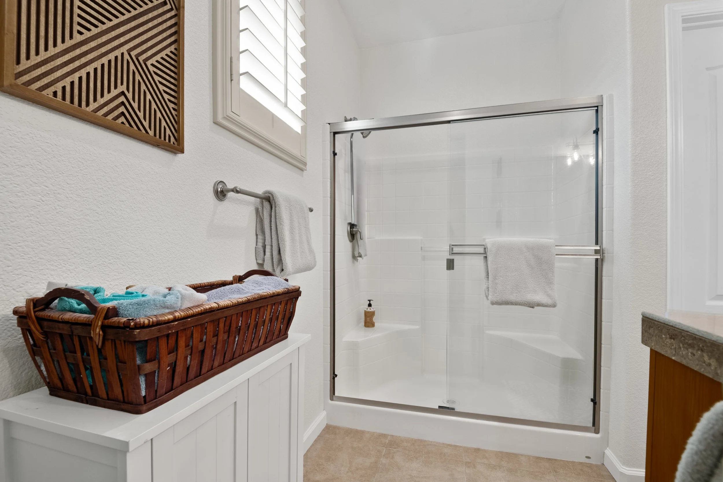 1112 Park West Dr pri bath 3 copy.jpg