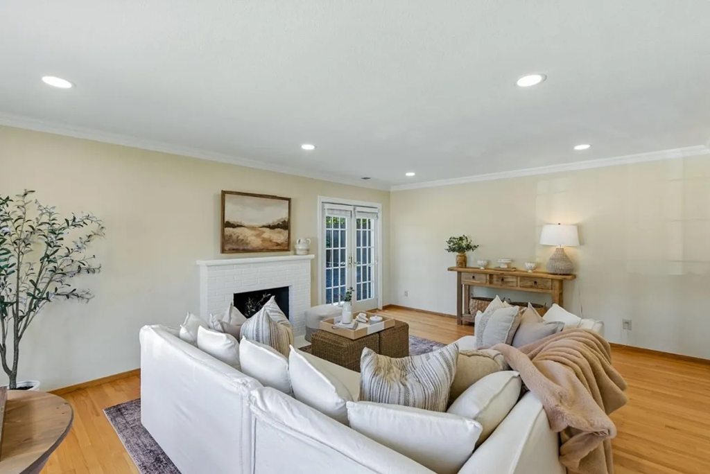 2188 Yorkshire Way 020.png