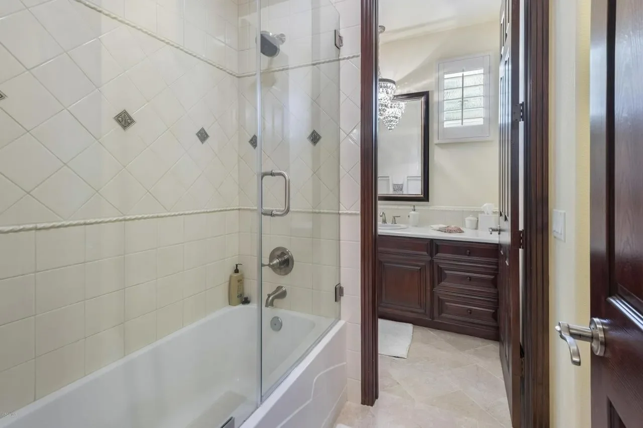 4988 Read Rd 042.webp