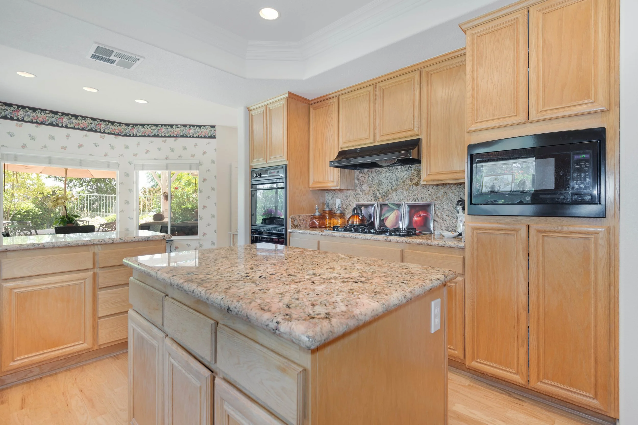 511 Meadowrun St kit2.jpg