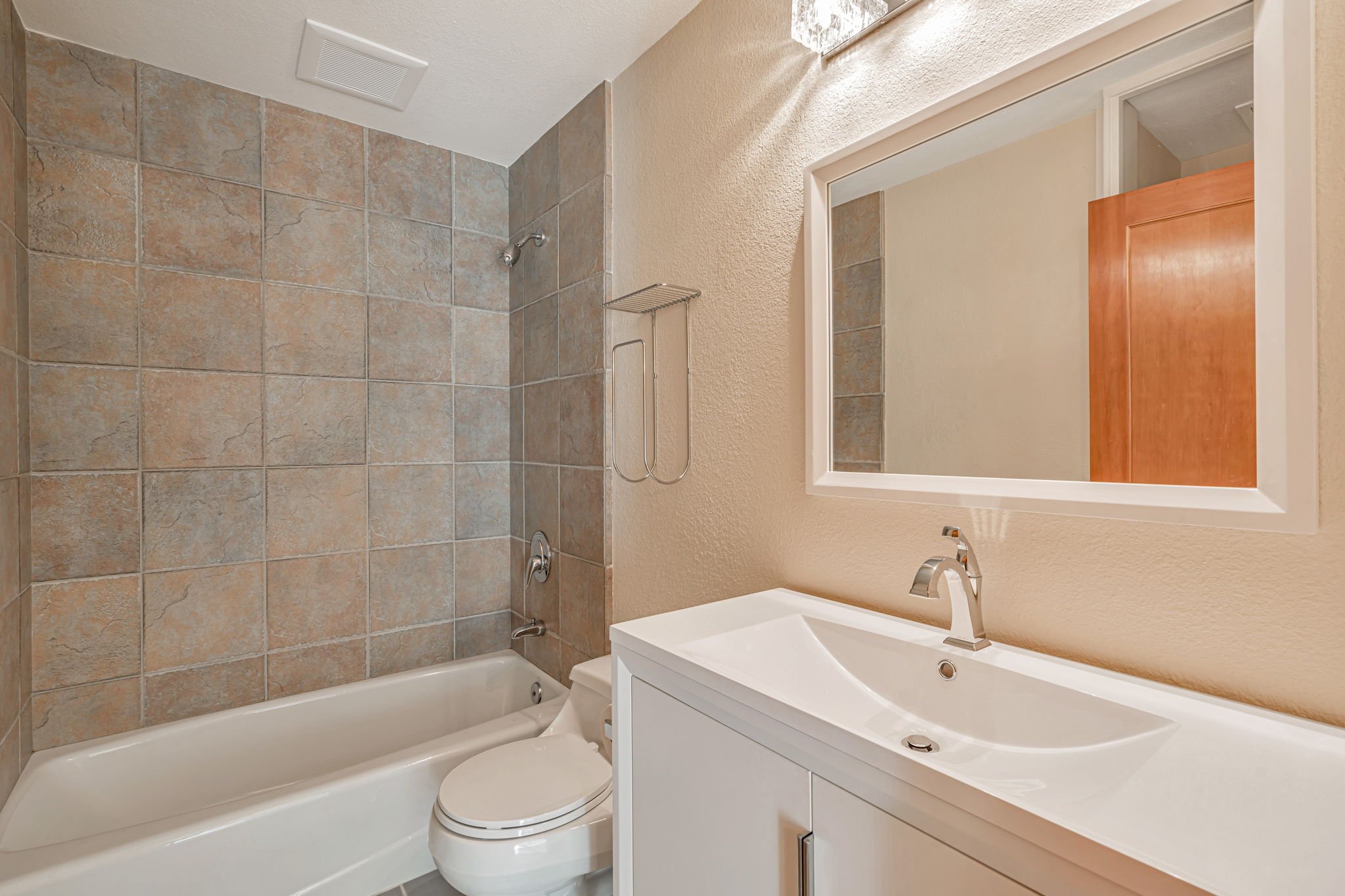 28-web-or-mls-9-newcastle-ct.jpg