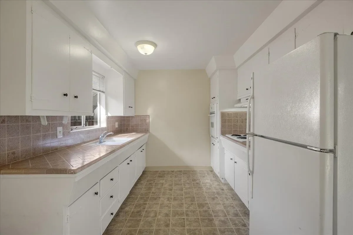 960 College Dr 015.webp