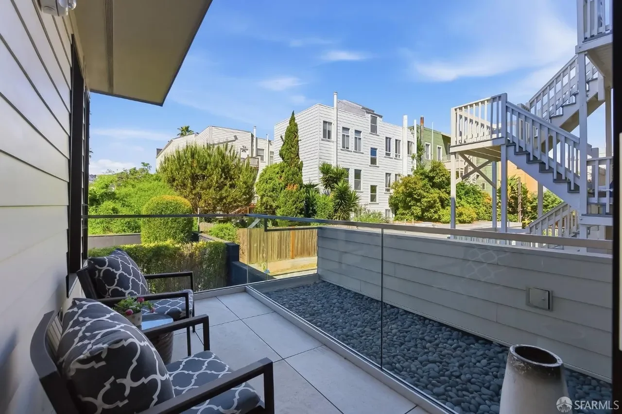 854 Capp St Unit 1 039.webp
