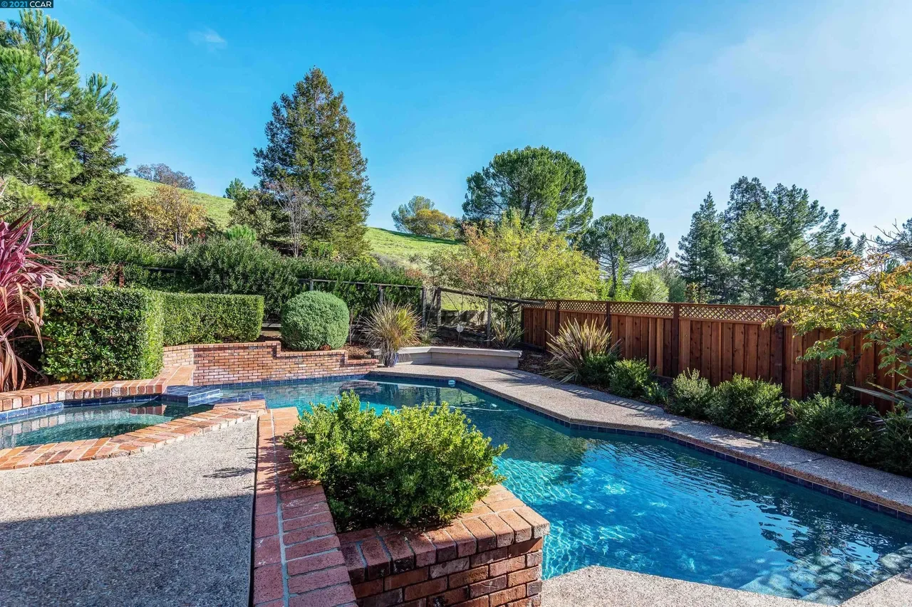 416 Saddlebrook Ln 025.webp