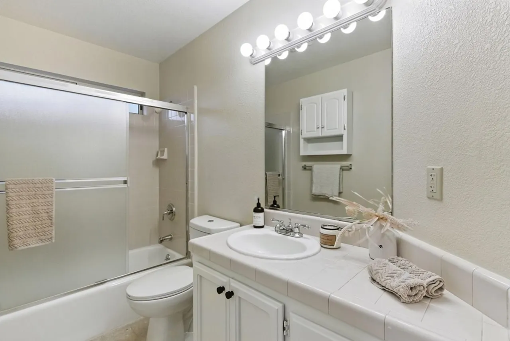 2188 Yorkshire Way 023.png