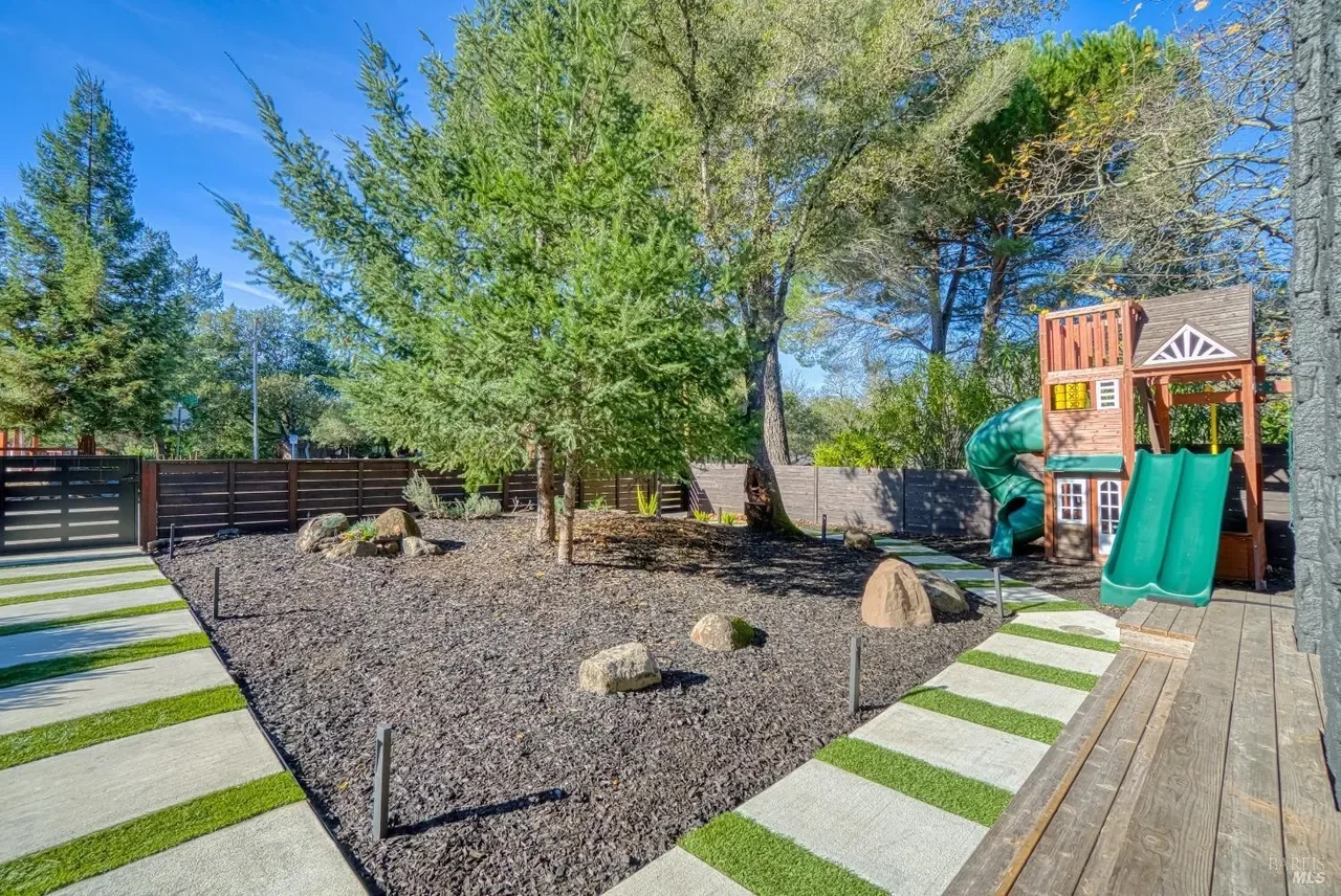 3654 Alta Vista Ave 055.webp