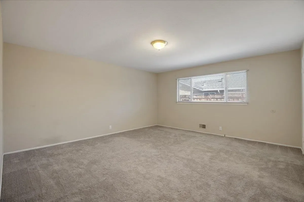 960 College Dr 017.webp