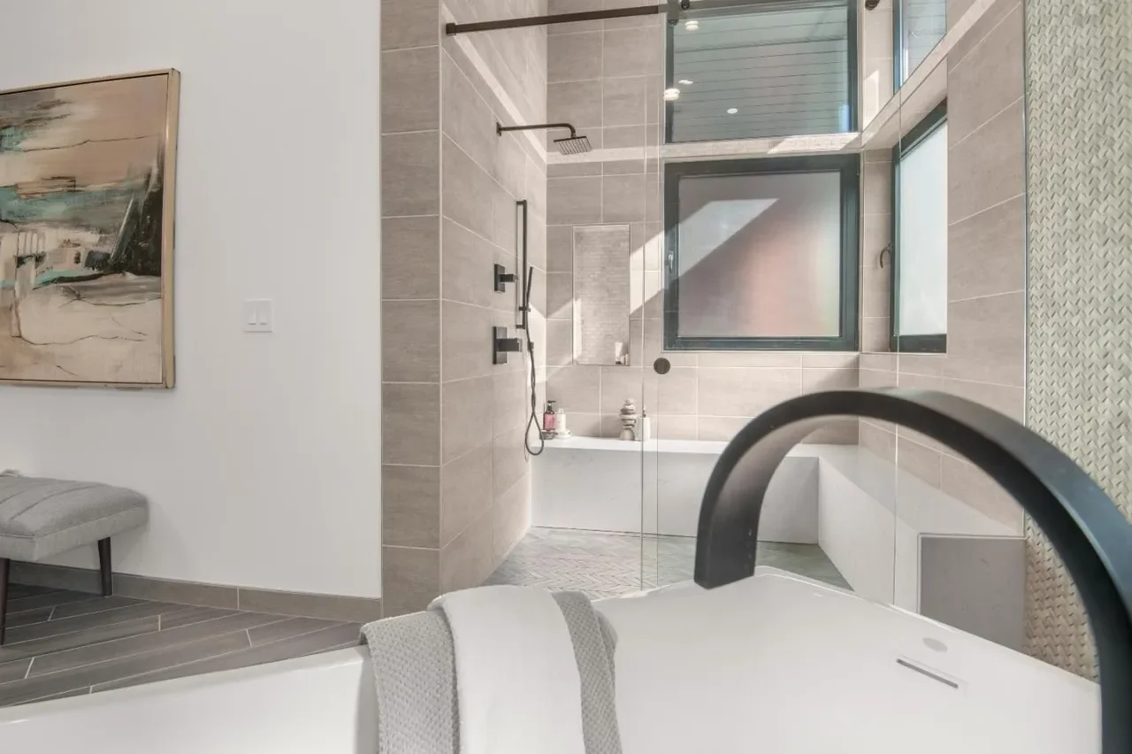 30 Roberts Rd 027.webp