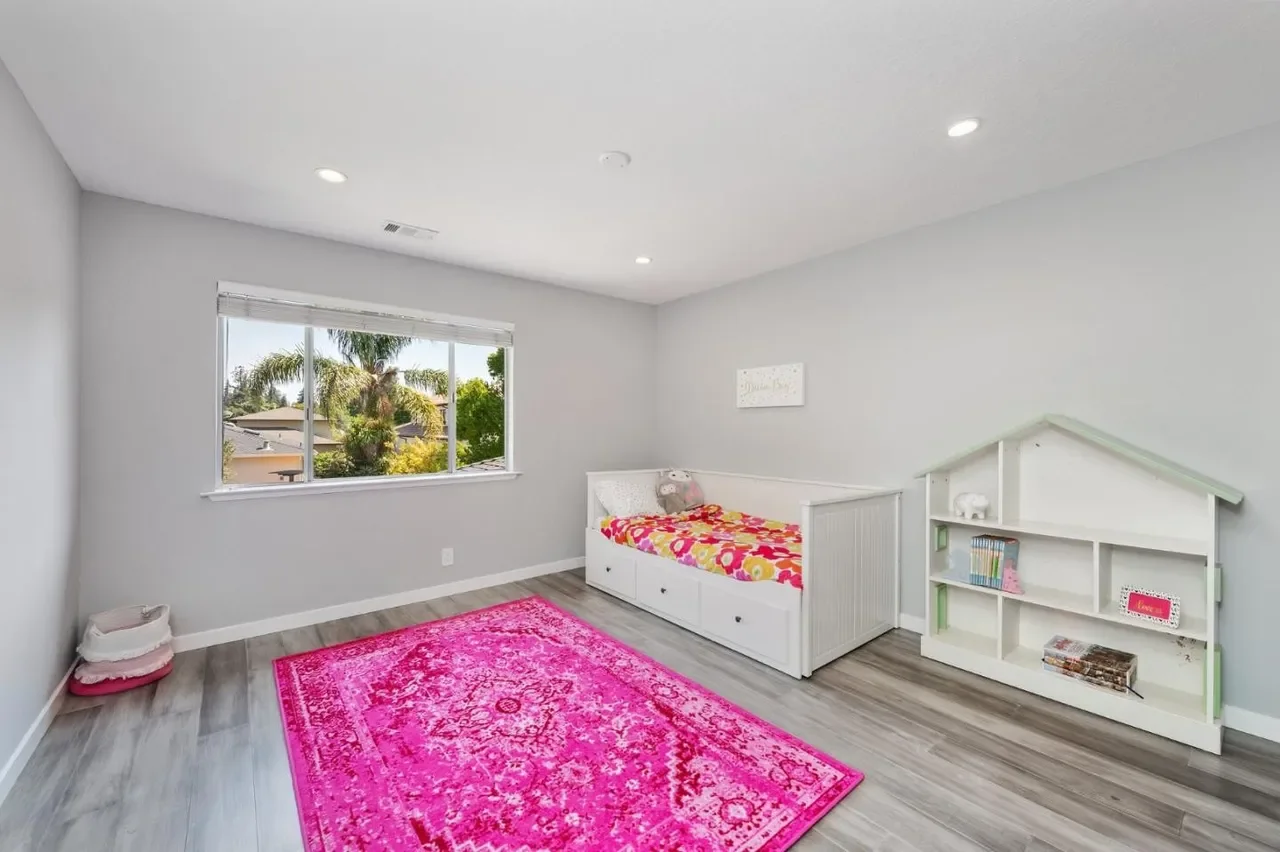 450 Beresford Ave 018.webp