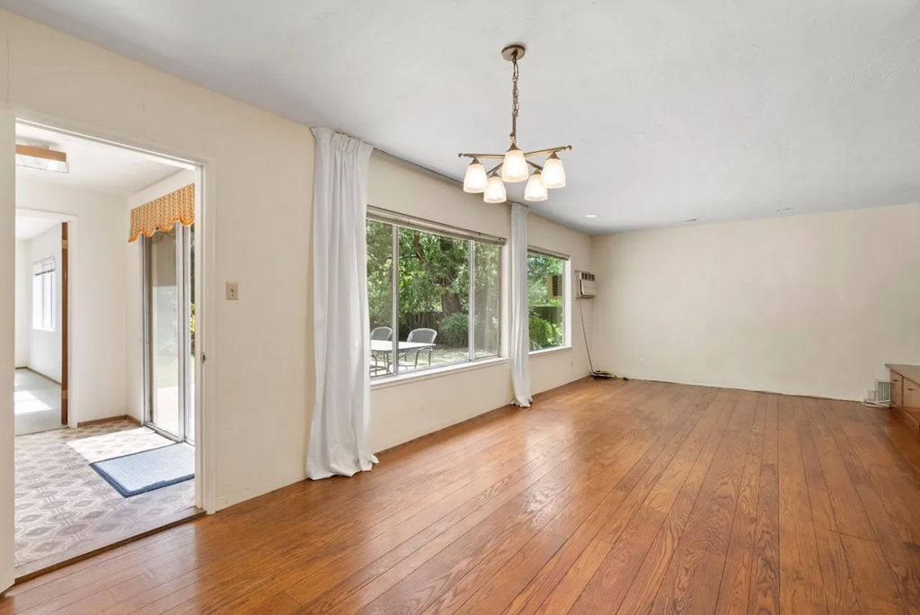 24401 Summerhill Ave