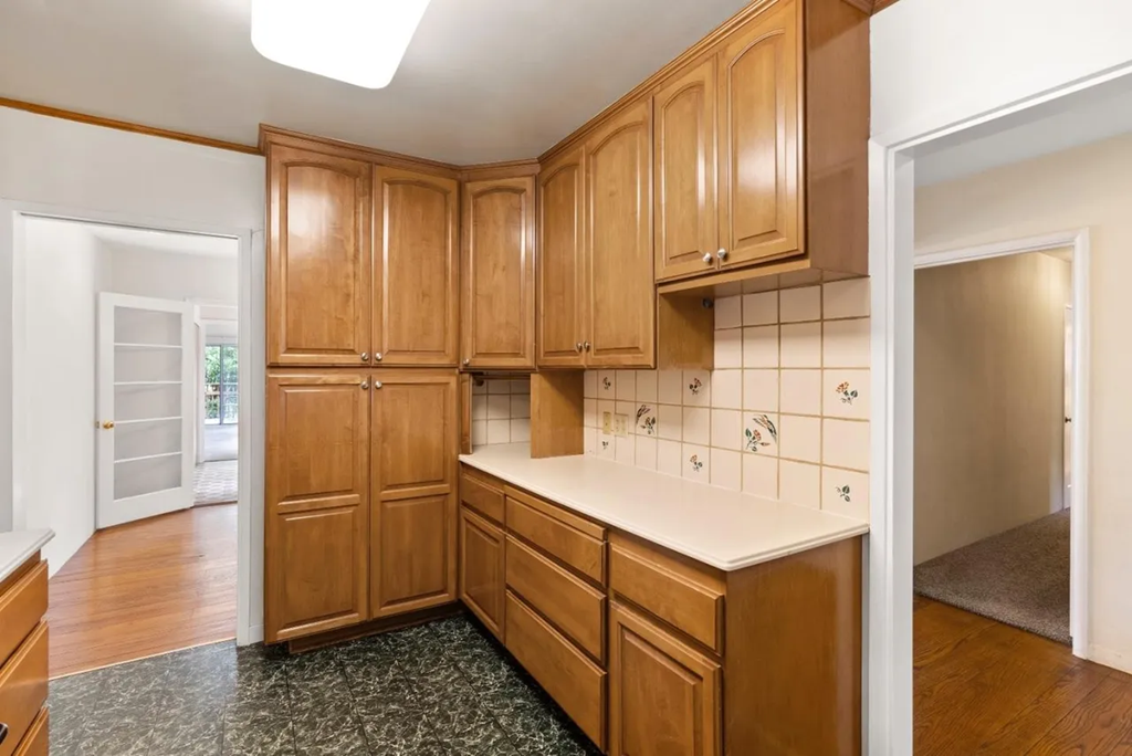 24401 Summerhill Ave