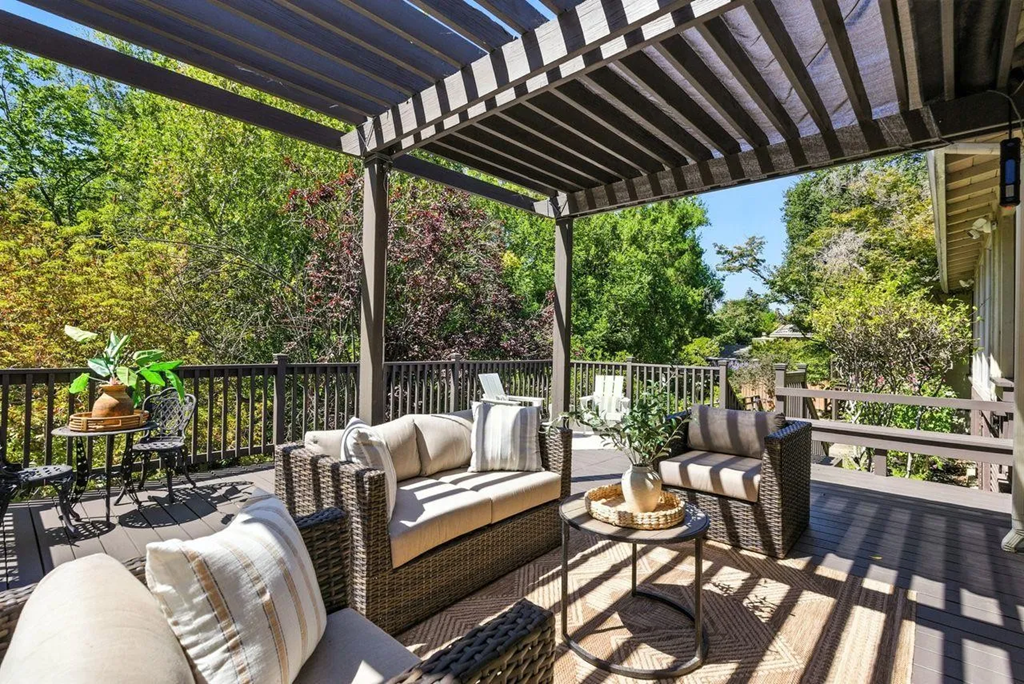 2040 Longden Cir 024.png