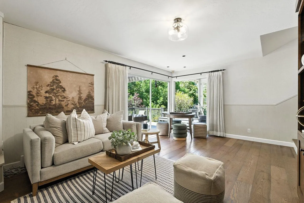 2040 Longden Cir 021.png