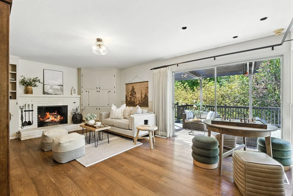 2040 Longden Cir 018.png