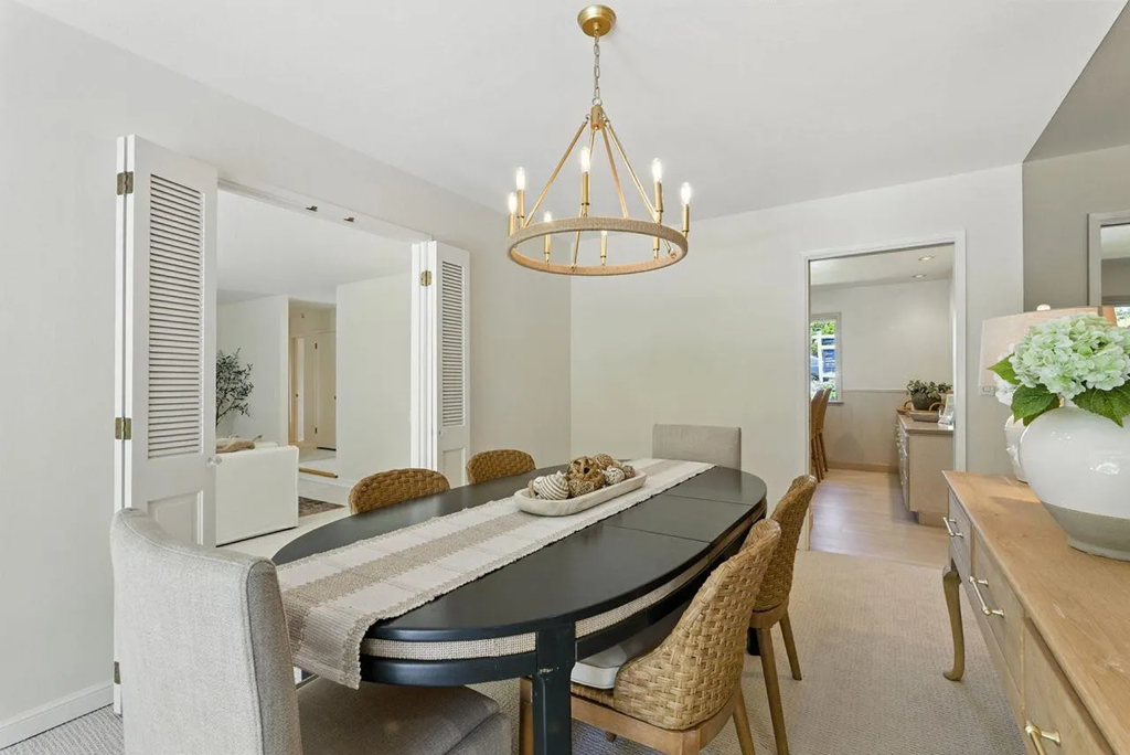 2040 Longden Cir 015.png